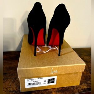 So Kate 120 - Christian Louboutin Veau Velours Pumps
Size 39 (fit size 8)